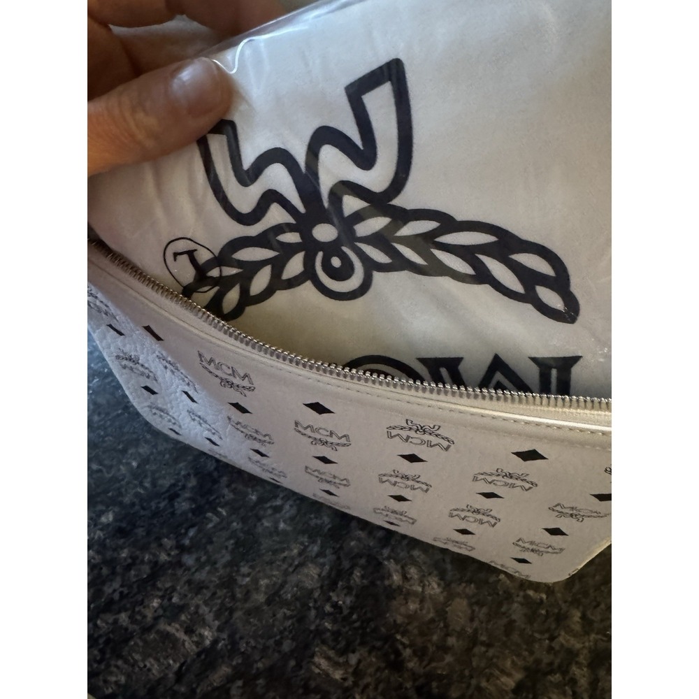 White Reversible MCM Liz Shopper In Medium Visetos - Picture 12 of 16